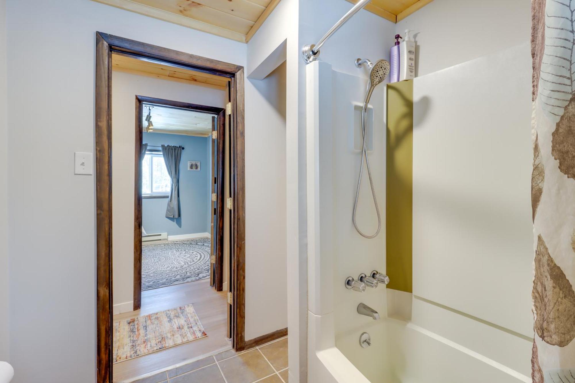 Private Cottage-style Getaway In Pocono Mountains!